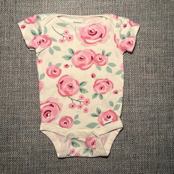 Gerber Pink Floral Onesie,Mint Green Garanimal Tshirt & Chic pea sleeper 0-3 M - Picture 2 of 8